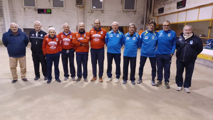 Gaglianico, in maglia rossa, vincitore del girone alto - Foto Federbocce