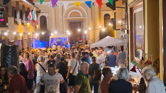 Netro, ultima serata per “Agosto in Festa” : la parola agli organizzatori, e le immagini dei fuochi d'artificio. Foto e video Benedetti per newsbiella.it Netro, ultima serata per “Agosto in Festa” : la parola agli organizzatori, e le immagini dei fuochi d'artificio. Foto e video Benedetti per newsbiella.it
