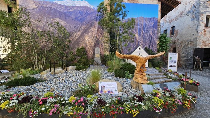 Candelo in Fiore 2024: un omaggio agli Alpini e un trionfo di arte e cultura. Candelo in Fiore 2024: un omaggio agli Alpini e un trionfo di arte e cultura.