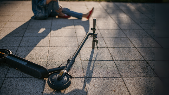 Incidente stradale a Biella: ubriaco alla guida di un monopattino, giovane in ospedale - Foto di repertorio. Incidente stradale a Biella: ubriaco alla guida di un monopattino, giovane in ospedale - Foto di repertorio.