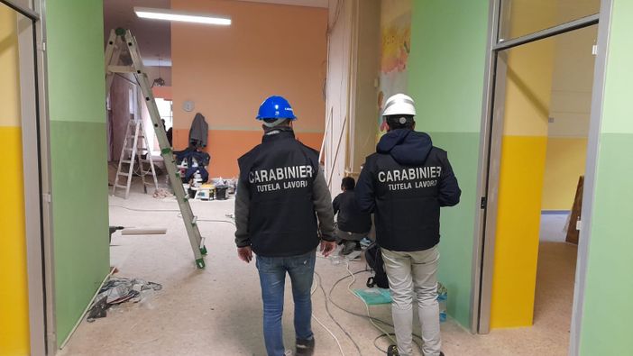 Valdilana: cantiere viola le norme sulla sicurezza, multa da 10 mila euro all'impresario Valdilana: cantiere viola le norme sulla sicurezza, multa da 10 mila euro all'impresario