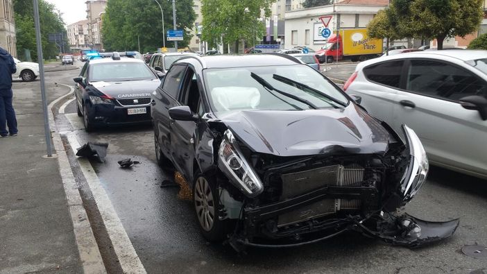 Biella: Scontro tra auto in via Carso FOTOGALLERY
