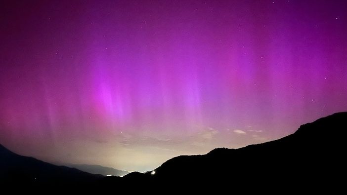 Lo spettacolo dell'aurora boreale illumina anche i cieli del Piemonte