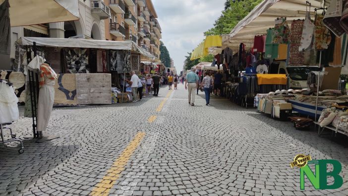 A Biella tornano le bancarelle in centro per la Vigilia di Natale.