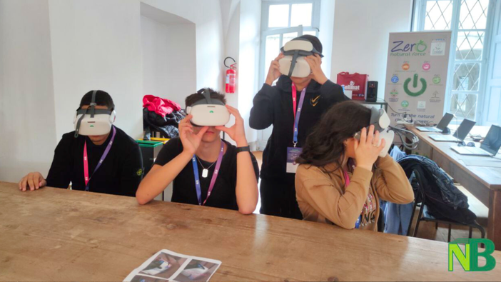 Nuove esperienze a Bidigital: i ragazzi del Gae Aulenti illustrano la realtà aumentata.