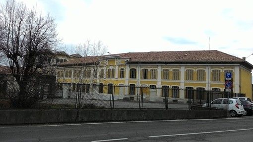 Ragazzi sui tetti della Ex Pettinatura, all'arrivo dei Carabinieri riescono a dileguarsi