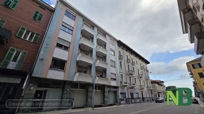 Via Cottolengo, i residenti: "Chiudete l'ex hotel Coggiola, basta migranti, abbiamo paura"