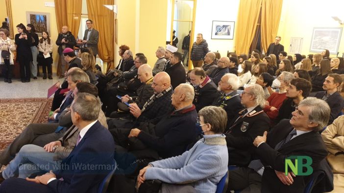 Cerimonia toccante in Prefettura nel Giorno della Memoria. Corradino: "C'è un motivo se è stato chiamato così"