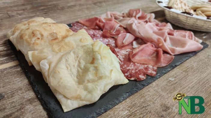 Cossato, Panetteria Romagnolo inaugura lo gnocco fritto: un croccante cuscino dorato.