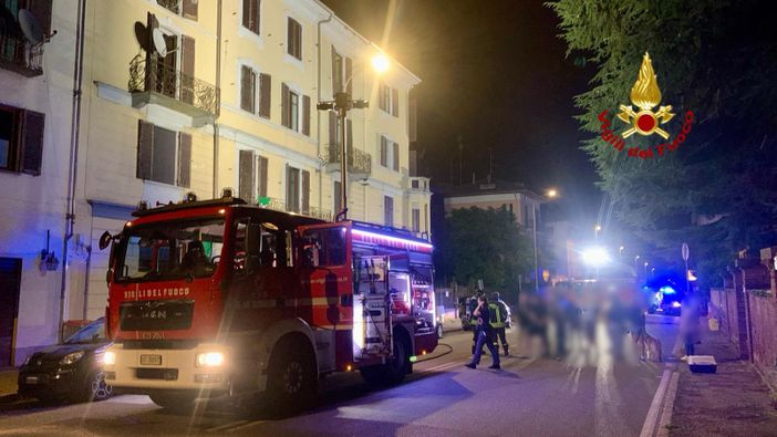 Biella Chiavazza, incendio in palazzina: probabile guasto elettrico FOTO e VIDEO foto e video Benedetti per newsbiella.it