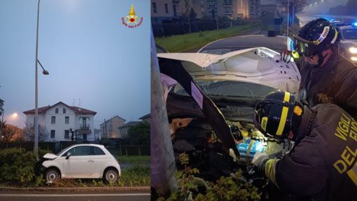 Biella, auto contro un palo: sono tre le persone coinvolte. Biella, auto contro un palo: sono tre le persone coinvolte.