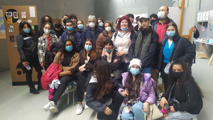 Studenti internazionali in visita alla mostra “Cura di Sé e Cura dell'Altro - Mail Art Project” Studenti internazionali in visita alla mostra “Cura di Sé e Cura dell'Altro - Mail Art Project”