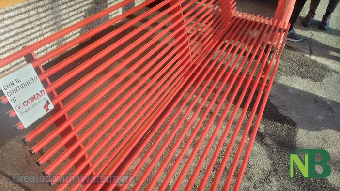 Al fianco delle donne contro la violenza: Conad Nord Ovest e i soci inaugurano una panchina rossa a Occhieppo Inferiore, FOTO