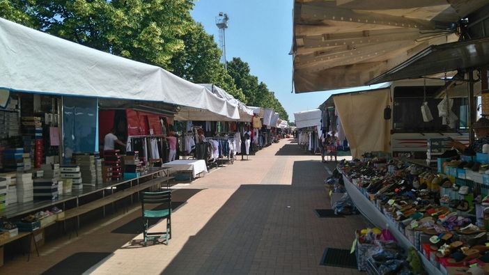 Biella, gli ambulanti di Piazza Falcone danno vita al coordinamento per la tutela dei mercati biellesi Biella, gli ambulanti di Piazza Falcone danno vita al coordinamento per la tutela dei mercati biellesi