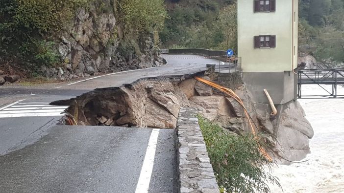 Maltempo, situazione viabilità: ecco l'elenco delle strade chiuse e riaperte Maltempo, situazione viabilità: ecco l'elenco delle strade chiuse e riaperte