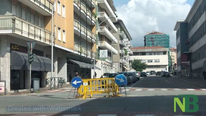 Biella, cede l'asfalto in via Galimberti, messo in sicurezza