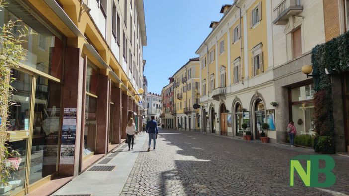 "Vetrine Vive" prende vita: 100mila euro per 35 imprese biellesi. "Vetrine Vive" prende vita: 100mila euro per 35 imprese biellesi.