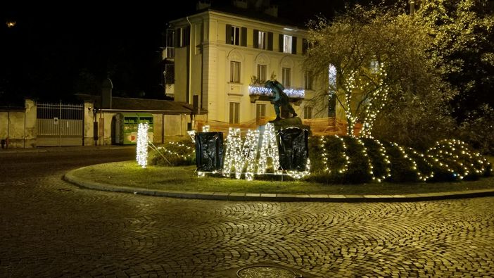 Scritta "XMAS" a Biella, AVS: "Atteggiamento poco attento al valore simbolico delle decisioni pubbliche"