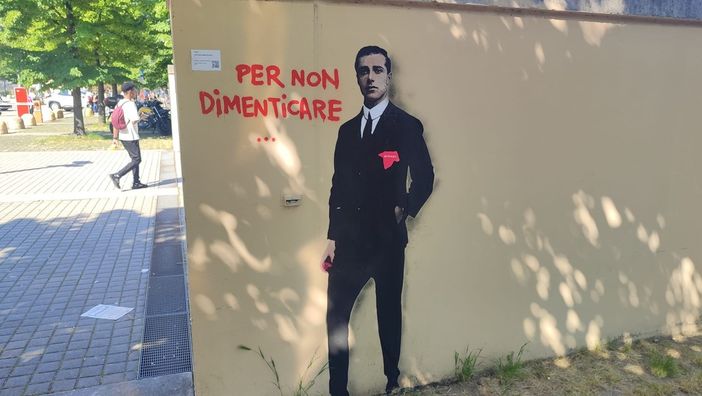 SalTo24, fuori dal Lingotto spunta un'opera di TvBoy su Giacomo Matteotti: "Per non dimenticare"