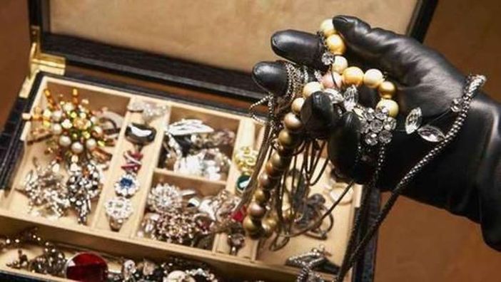 Pavignano: Ladri rubano orologi e preziosi per 5 mila euro