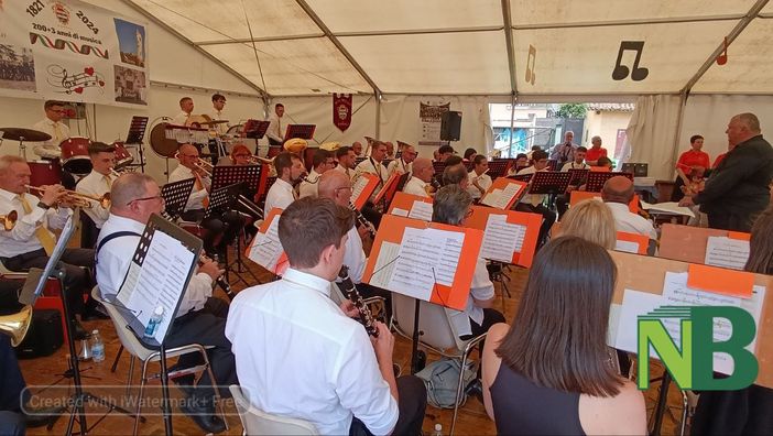 L’omaggio delle Bande musicale alla società Filarmonica di Roppolo - foto e video Mattia Baù per newsbiella.it
