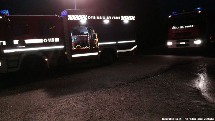 Cerrione: contatore a fuoco nella notte, intervengono i Vigili del Fuoco