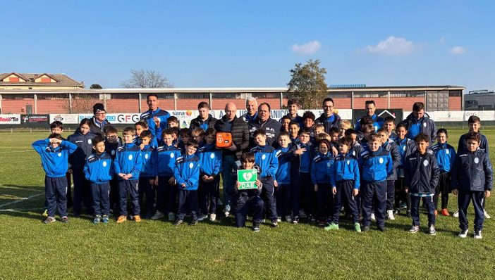 Un defibrillatore in dono alla US Gaglianico dalla Elettro GFG - foto US Gaglianico Un defibrillatore in dono alla US Gaglianico dalla Elettro GFG - foto US Gaglianico