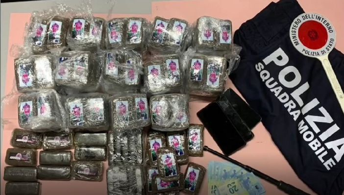 Dal nord ovest. Maxi operazione antidroga: smantellata una rete di spaccio a Novara e provincia Dal nord ovest. Maxi operazione antidroga: smantellata una rete di spaccio a Novara e provincia