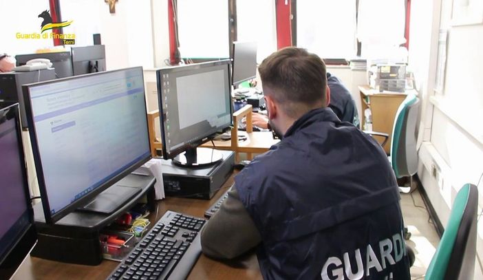 Dal nord ovest. Maxi frode fiscale, 4 arresti, sequestrati 95 milioni di euro Dal nord ovest. Maxi frode fiscale, 4 arresti, sequestrati 95 milioni di euro