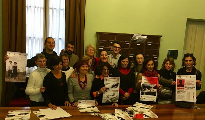 Si alza il sipario sulla Giornata internazionale contro la violenza sulle donne Si alza il sipario sulla Giornata internazionale contro la violenza sulle donne