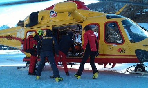 Sestriere, bambina di 9 anni cade con gli sci e va in arresto cardiaco - Cronaca dal nord ovest