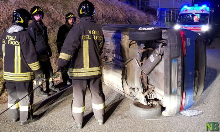 Auto si ribalta a Vigliano: danneggiata una colonnina del metano, foto archivio