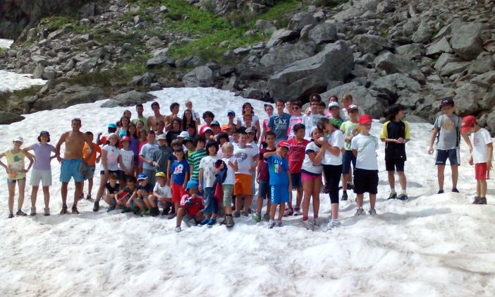 I ragazzi di Estate Insieme incontrano la neve al Mucrone