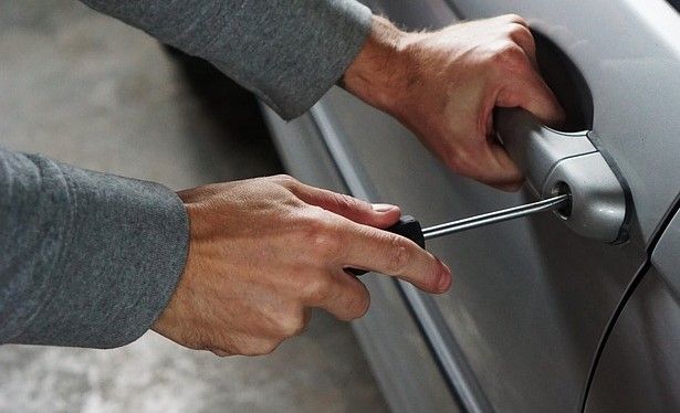 A Viverone assiste al furto del suo camper che ritrova due ore dopo poco lontano A Viverone assiste al furto del suo camper che ritrova due ore dopo poco lontano