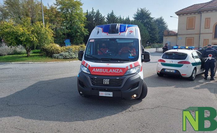 Biella, 50enne investito alla rotonda di Corso San Maurizio: è grave all'ospedale (foto di A. Bozzonetti per newsbiella.it)