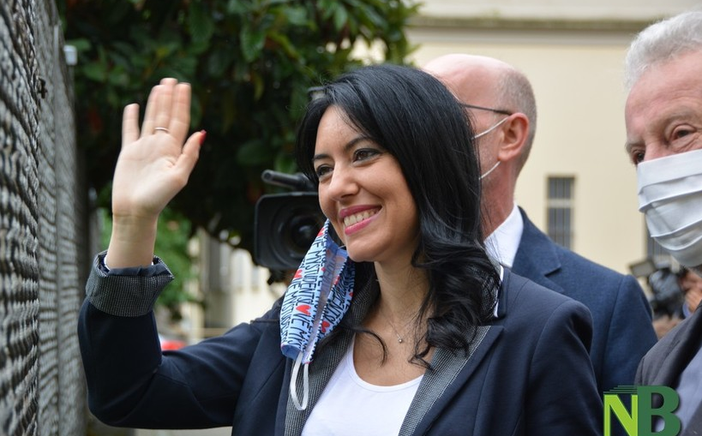 Lucia Azzolina rientra a scuola dopo la maternità, è preside al Comprensivo Biella 2. Nella foto uno scatto del 2020 al momento della visita alle elementari di Chiavazza