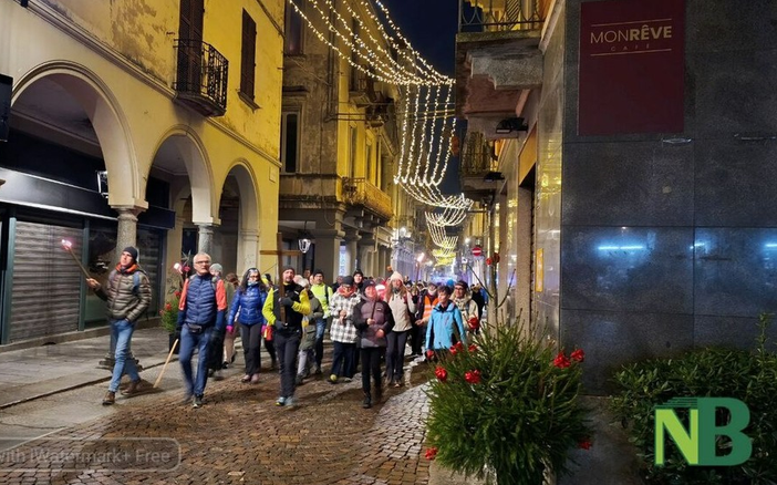 Da Biella a Oropa, un buon numero di persone in via Italia per la Marcia della Pace (servizio di Mattia Baù per newsbiella.it) Da Biella a Oropa, un buon numero di persone in via Italia per la Marcia della Pace (servizio di Mattia Baù per newsbiella.it)