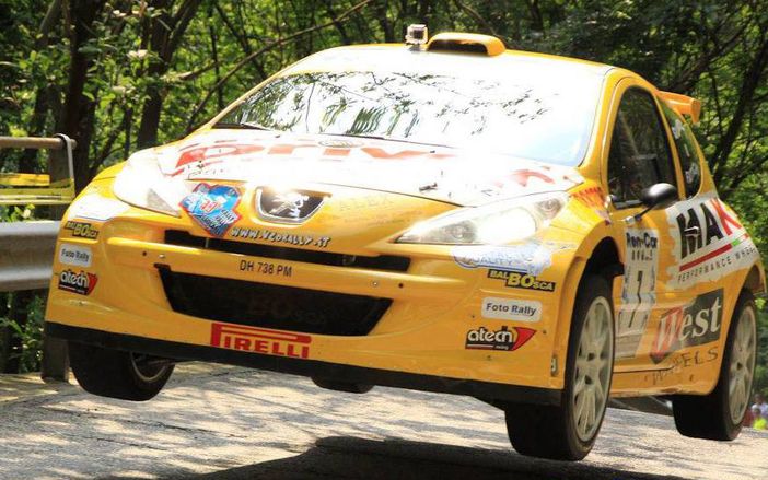 La Peugeot di Giudici-Fatichi (Foto www.rallyfoto.it)