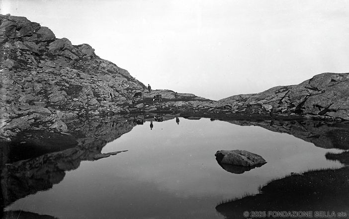 Lago del Mucrone nelle foto d'archivio, l'emblema biellese agli inizi del '900 - Copyright Fondazione Sella 2025.