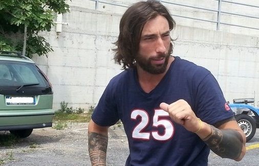 Paura per l'inviato a due ruote di Striscia: Vittorio Brumotti accoltellato a Monza