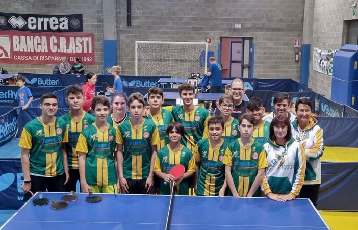 Nella foto di gruppo atleti Allenatori dirigenti della squadra presente al Grand Prix.
