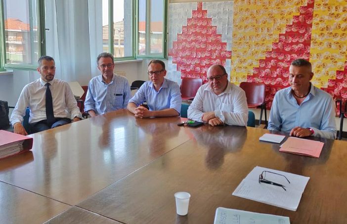 Il sindaco Claudio Corradino e l'assessore Davide Zappalà con i tecnici della ditta