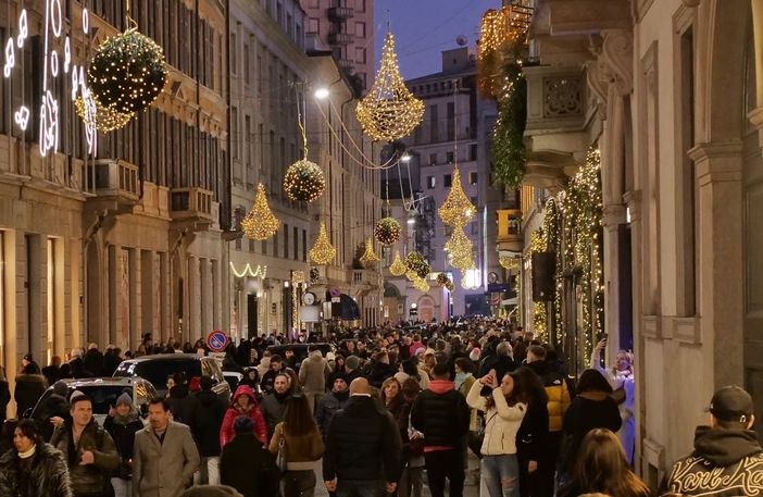 Tredicesime più ricche, gli italiani spenderanno 10 mld per i regali di Natale