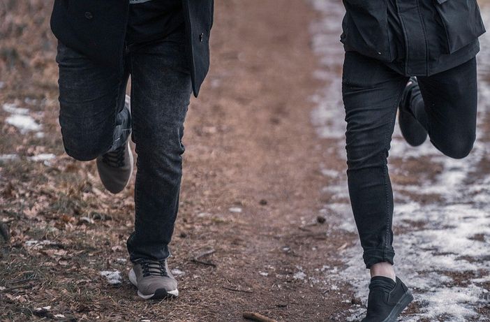 Sorpresi a rubare crocchette: fuggono a mani vuote