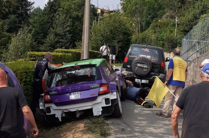 Rally Lana, equipaggio Ceccato-Pozzi esce di strada durante lo shakedown, FOTO