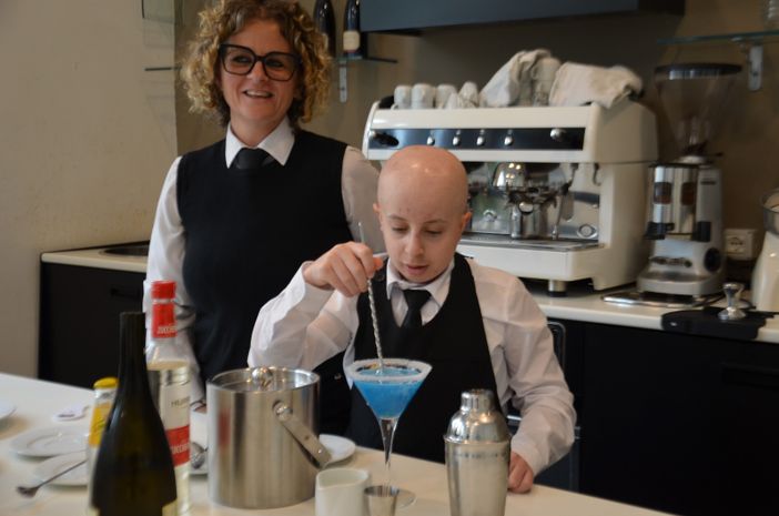 Biella, un cocktail per la Polizia di Stato:  l’IIS Gae Aulenti presenta “Tutto può brillare”