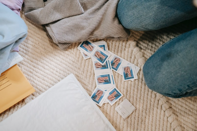 Quale è il costo di un francobollo per lettera? Quale è il costo di un francobollo per lettera?