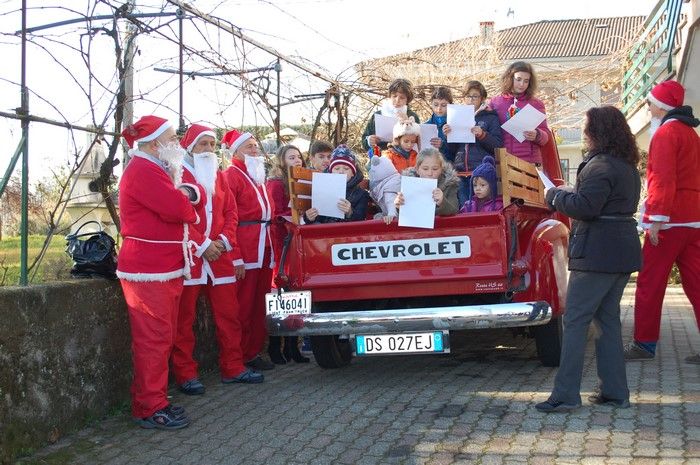 Ternengo: La giornata degli auguri con gli aiutanti di Babbo Natale