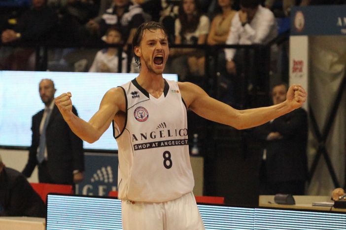 Basket - Le pagelle: Raspino cancella Weaver Basket - Le pagelle: Raspino cancella Weaver