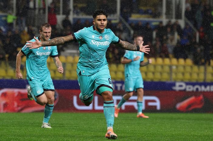 Il Bologna vince 3-1 il derby col Parma, doppietta di Castro